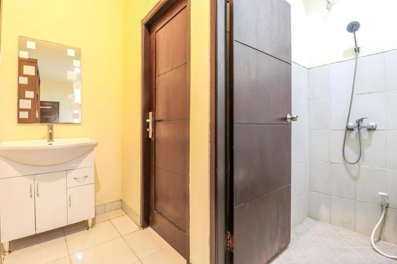 Oyo 2178 Merthan House Семиняк Екстериор снимка
