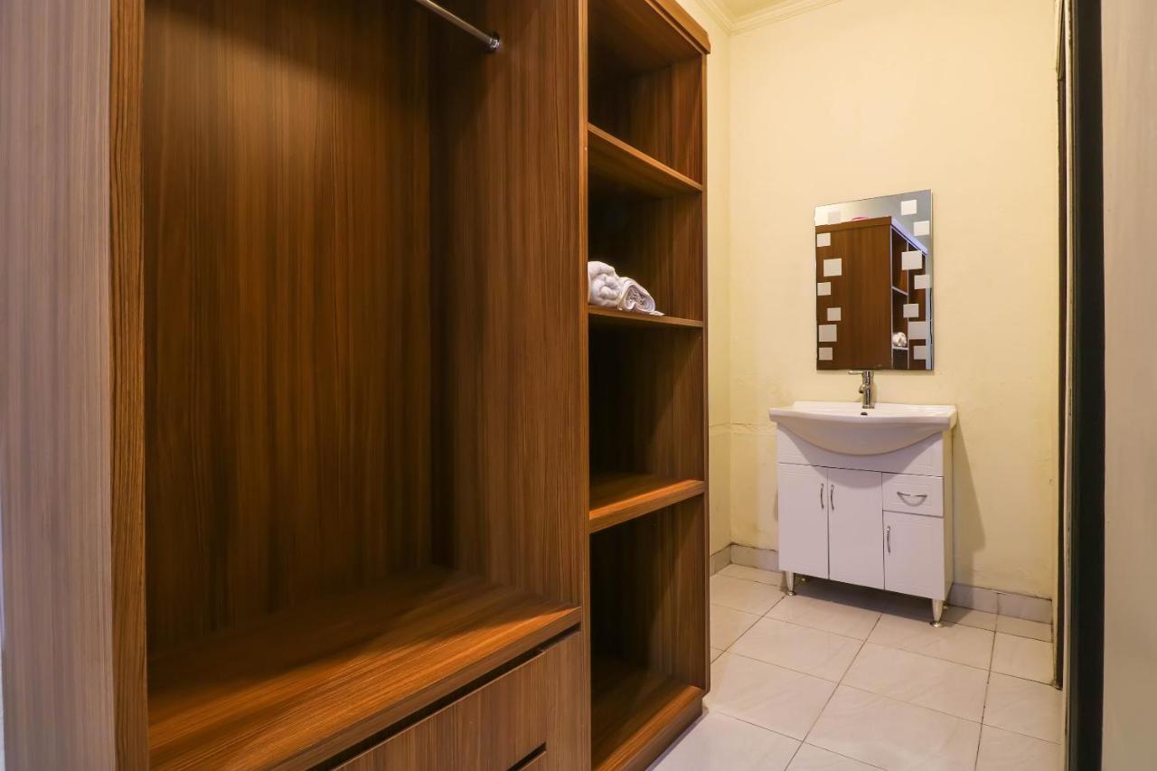 Oyo 2178 Merthan House Семиняк Екстериор снимка