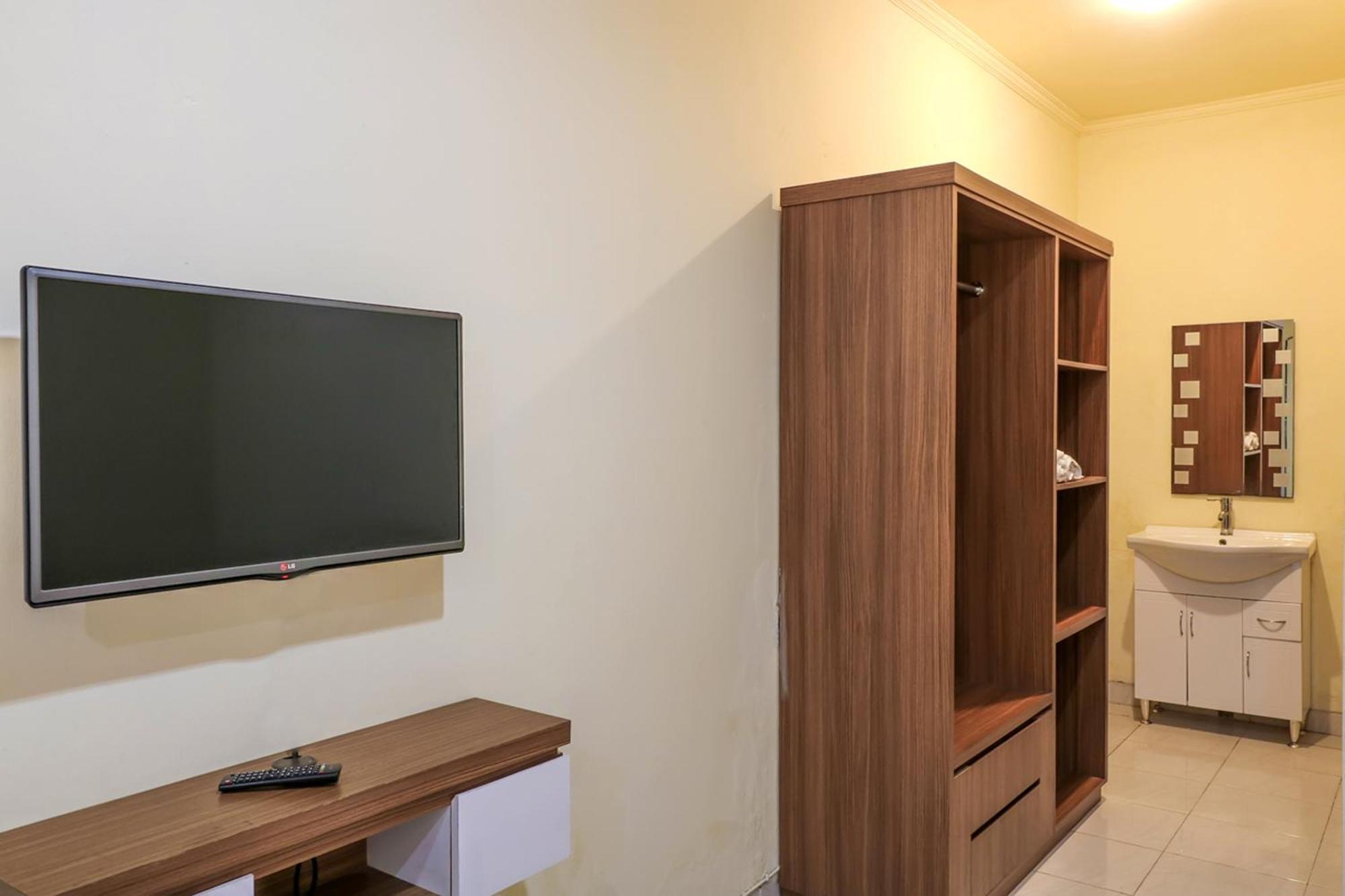 Oyo 2178 Merthan House Семиняк Екстериор снимка